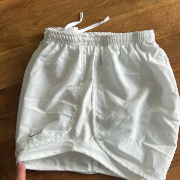 Nike Dri-Fit medium shorts - Picture 2 of 10